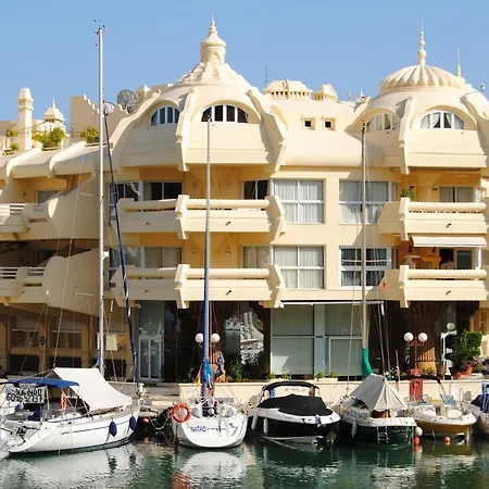 Del Parque Flats Relenguillo * בנאלמדנה